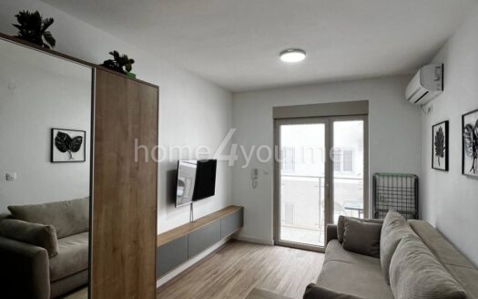 Studio apartment in an apart-hotel with a pool, Bečići, Budva