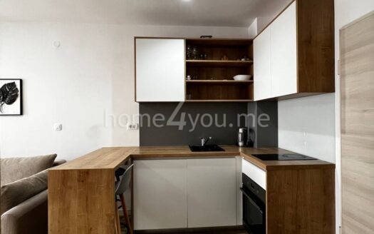 Studio apartment in an apart-hotel with a pool, Bečići, Budva