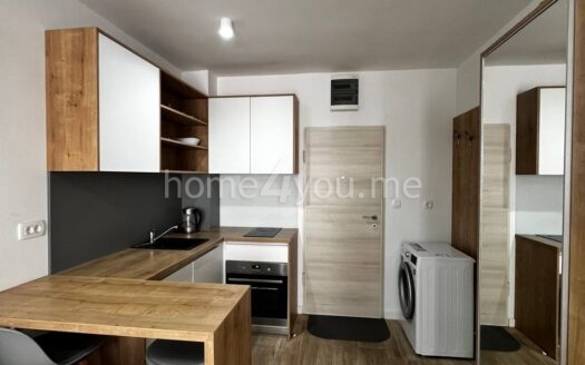 Studio apartment in an apart-hotel with a pool, Bečići, Budva