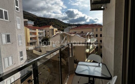 Studio apartment in an apart-hotel with a pool, Bečići, Budva