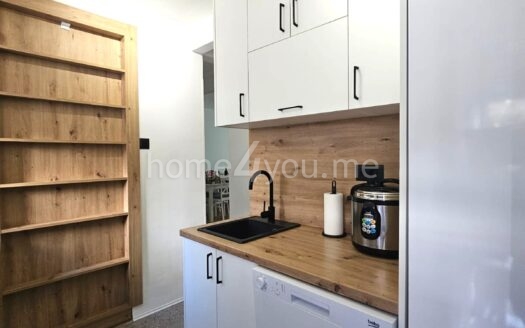 Modern two-bedroom apartment near Kuća Hemije in Budva, Dubovica