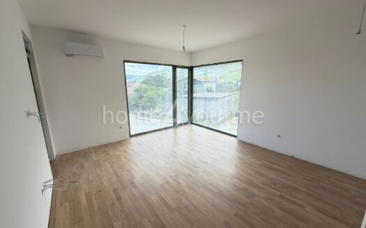 Two-bedroom apartment with parking space – Radanovići, Kotor