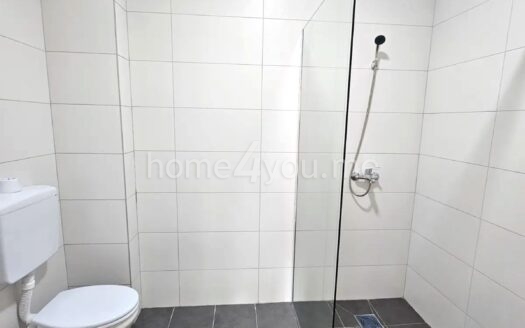 Трехкомнатная квартира в новостройке с видом на море и парковочным местом – Петровац, Будва