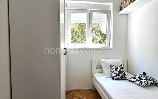 Modern two-bedroom apartment near Kuća Hemije in Budva, Dubovica