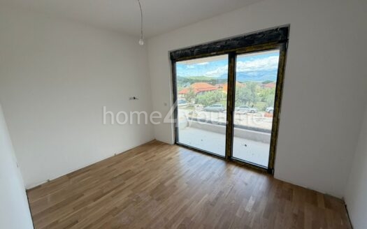 Two-bedroom apartment with parking space – Radanovići, Kotor