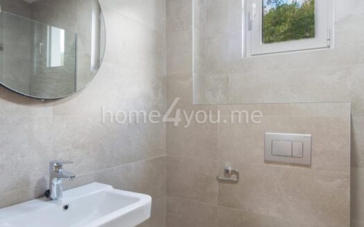 New one-bedroom apartment with parking space in Bečići, Budva