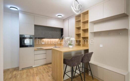 New one-bedroom apartment with parking space in Bečići, Budva