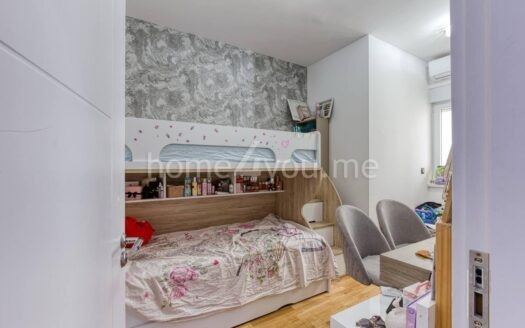 Furnished three-bedroom apartment with sea view, Bečići, Budva