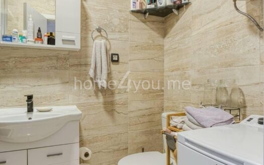 Furnished three-bedroom apartment with sea view, Bečići, Budva