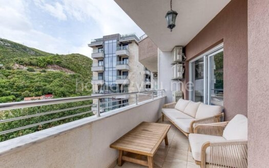 Furnished three-bedroom apartment with sea view, Bečići, Budva