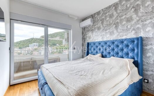 Furnished three-bedroom apartment with sea view, Bečići, Budva