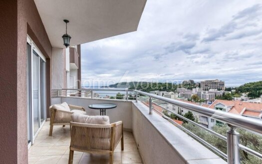 Furnished three-bedroom apartment with sea view, Bečići, Budva