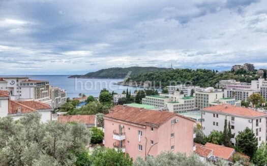Furnished three-bedroom apartment with sea view, Bečići, Budva