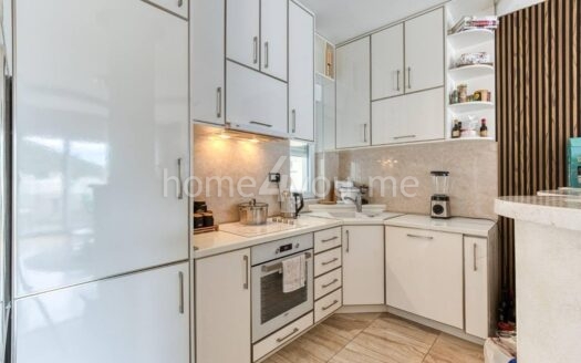 Furnished three-bedroom apartment with sea view, Bečići, Budva