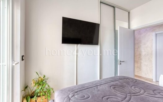 Furnished three-bedroom apartment with sea view, Bečići, Budva