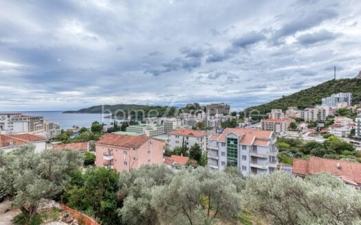 Furnished three-bedroom apartment with sea view, Bečići, Budva