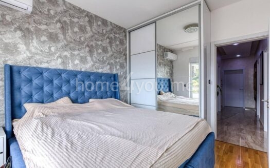 Furnished three-bedroom apartment with sea view, Bečići, Budva
