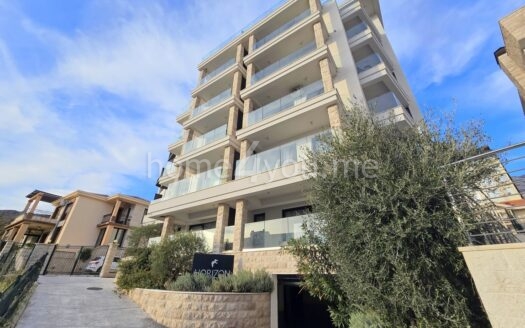Modernly furnished one-bedroom apartment with garage space in an apart-hotel with swimming pool, Ivanovići, Budva