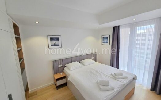 Modernly furnished one-bedroom apartment with garage space in an apart-hotel with swimming pool, Ivanovići, Budva