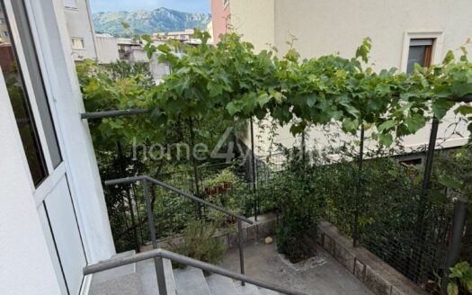 One-bedroom apartment with terrace and parking space – Topliški Put, Budva