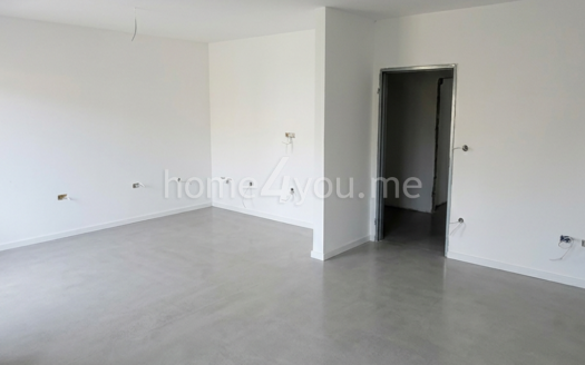 Two-bedroom apartment with parking space in a residential complex with a swimming pool, Lastva Grbaljska, Budva