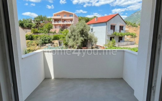 Two-bedroom apartment with parking space in a residential complex with a swimming pool, Lastva Grbaljska, Budva