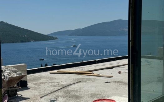 Komforan jednosoban stan sa garažnim mjestom i panoramskim pogledom na more, Kumbor, Herceg Novi