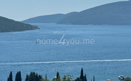 Komforan jednosoban stan sa garažnim mjestom i panoramskim pogledom na more, Kumbor, Herceg Novi