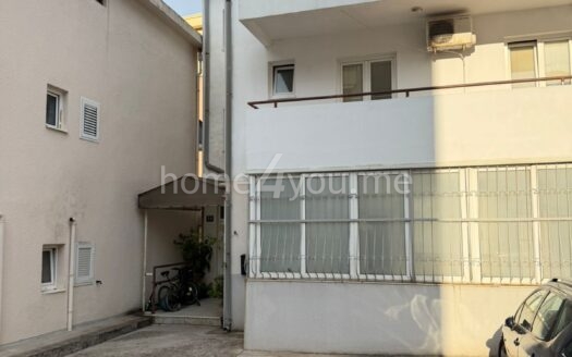 One-bedroom apartment with terrace and parking space – Topliški Put, Budva