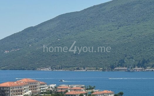 Komforan jednosoban stan sa garažnim mjestom i panoramskim pogledom na more, Kumbor, Herceg Novi