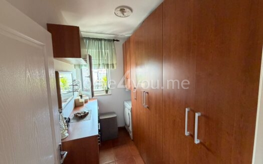 Furnished two-bedroom apartment with a large terrace and beautiful open views of the city – Dubovica, Budva