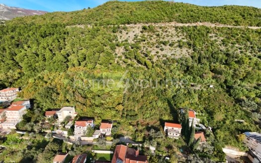 Land plot in Budva with UTU for construction, excellent location with sea view — Podkošljun