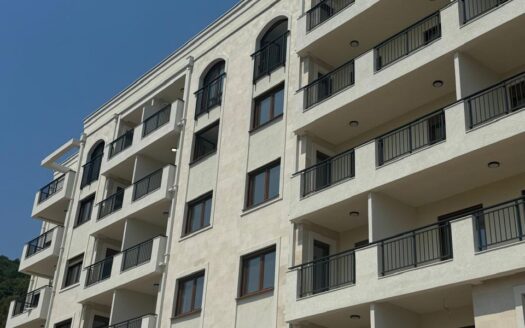 Dvosoban stan sa garažnim mjestom u novom luksuznom kompleksu, Dubovica, Budva