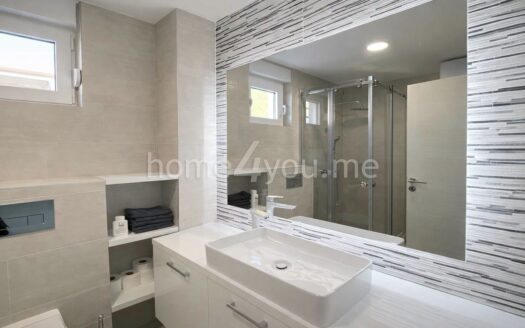 Dvosoban moderno opremljen stan u blizini hotela Eden, Obilaznica, Budva