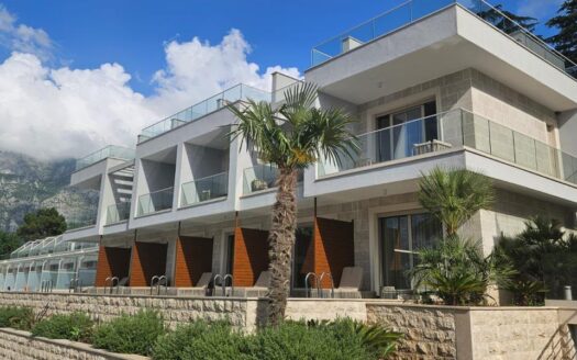 One-bedroom apartment with pool, first line to the sea, Stoliv, Kotor