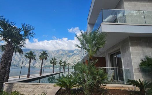 One-bedroom apartment with pool, first line to the sea, Stoliv, Kotor